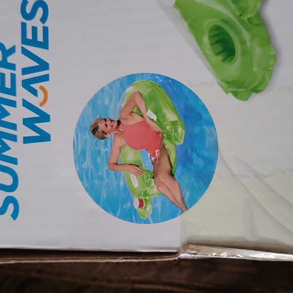 - Summer waves chill out lounge what I use at my pool fab size above green - Picture 10 of 10